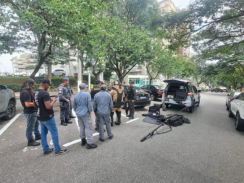 GATE é acionado após artefato explosivo ser encontrado em caçamba de Alphaville