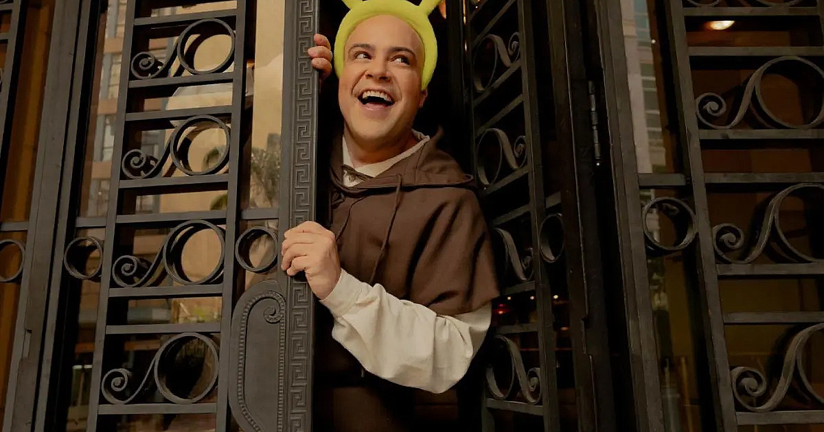Shrek ganha versão brasileira grandiosa no Teatro Renault com Tiago Abravanel no papel do ogro