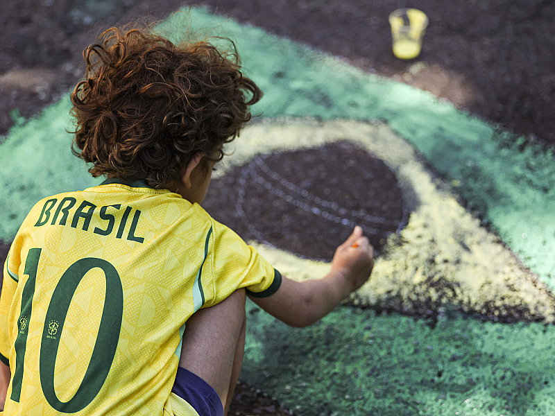 Brasil enfrenta o Japão pelas em confronto eliminatório da Copa nesta segunda (29) às 14h; confira expediente na região